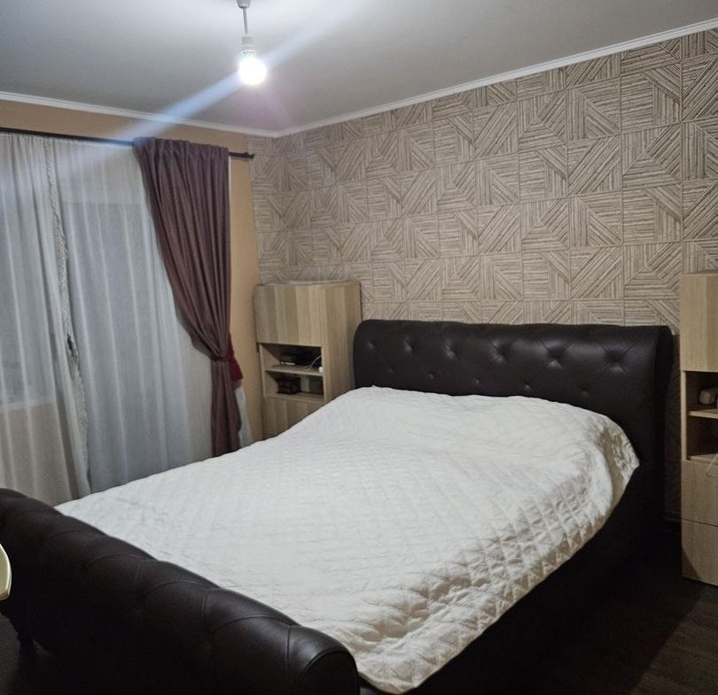 APARTAMENT 3 CAMERE LIPOVEI
