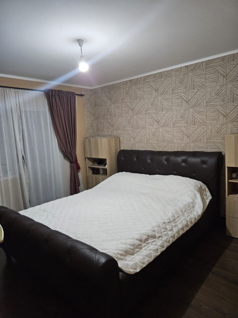 APARTAMENT 3 CAMERE LIPOVEI