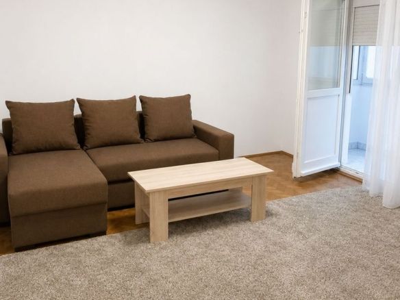 Apartament spațios cu 3 camere, 75 mp, decomandat, 2 băi, 2 balcoane –