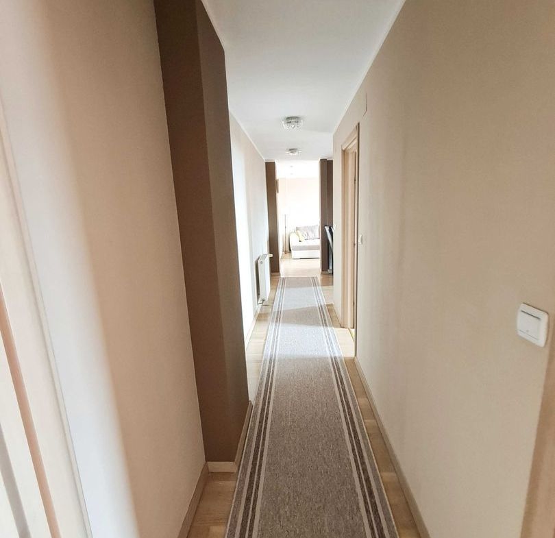 Penthouse spațios de închiriat | 80 mp | 2 băi | Dressing | 2 balcoane | Zona Timocului – Badea Cârțan