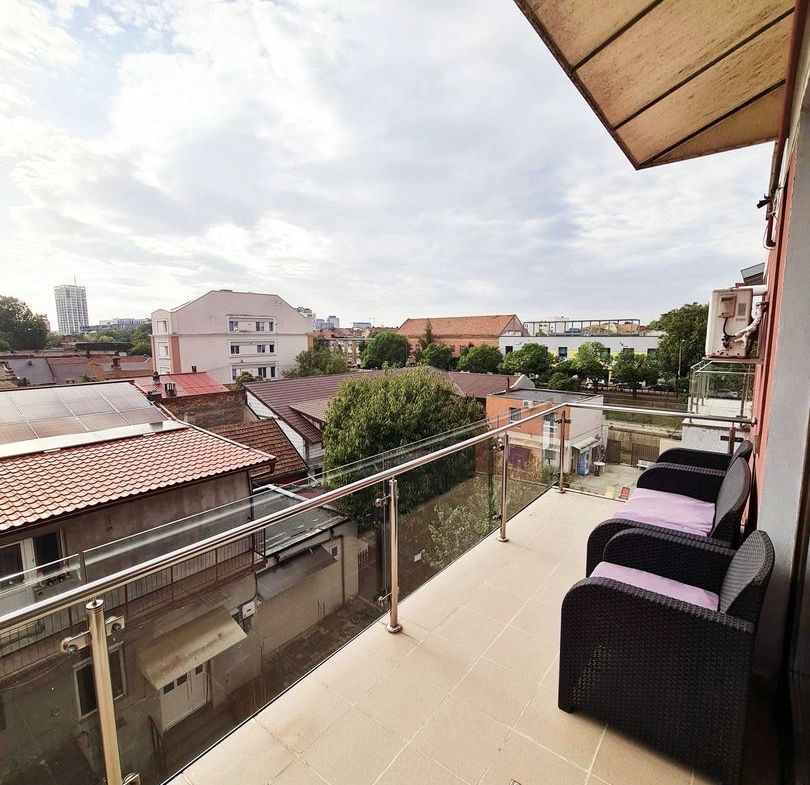 Penthouse spațios de închiriat | 80 mp | 2 băi | Dressing | 2 balcoane | Zona Timocului – Badea Cârțan