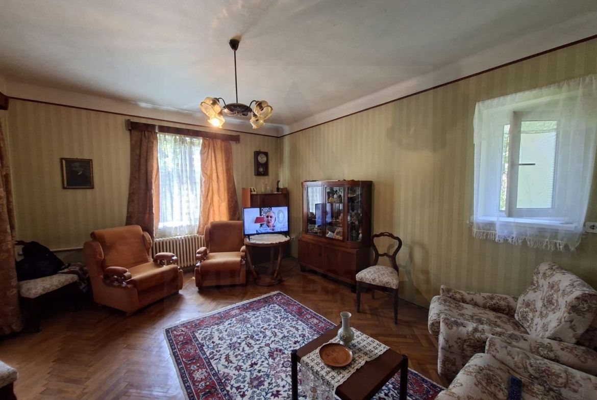 Casa individuala 185 mp utili S + P + E garaj si teren 777 mp Central