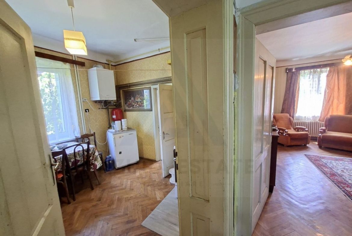 Casa individuala 185 mp utili S + P + E garaj si teren 777 mp Central
