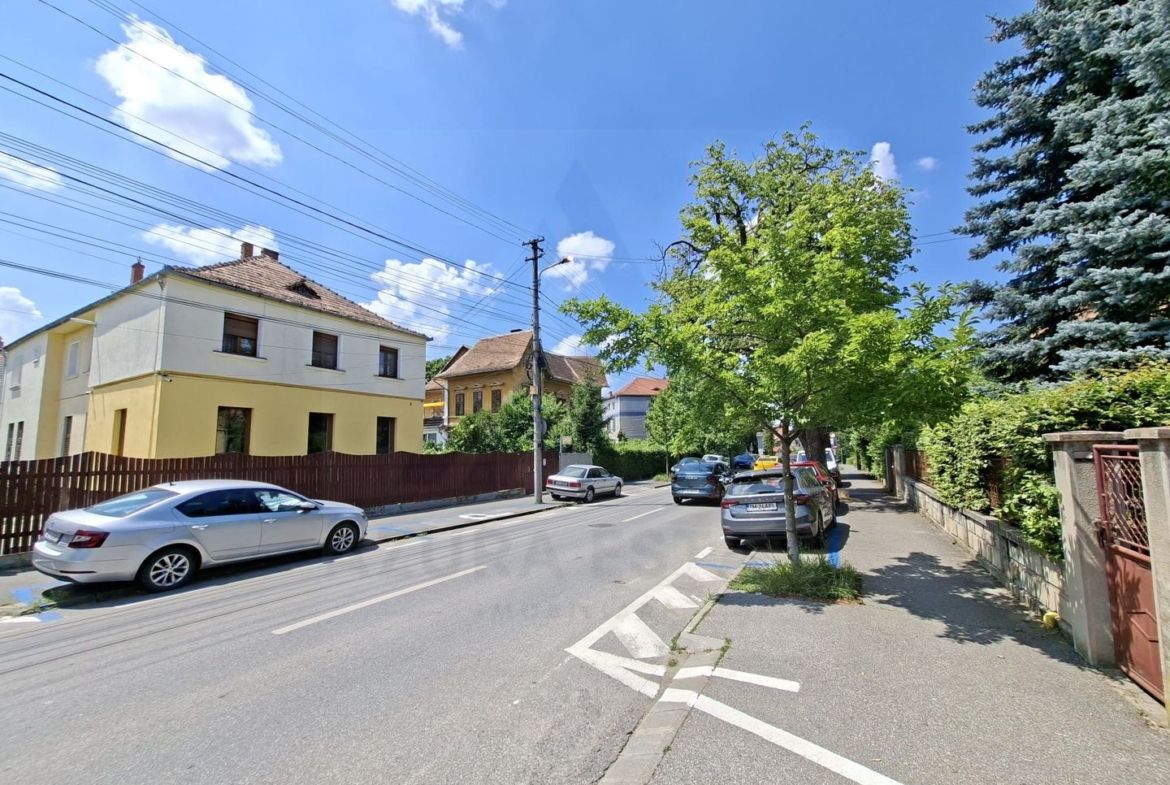 Casa individuala 185 mp utili S + P + E garaj si teren 777 mp Central