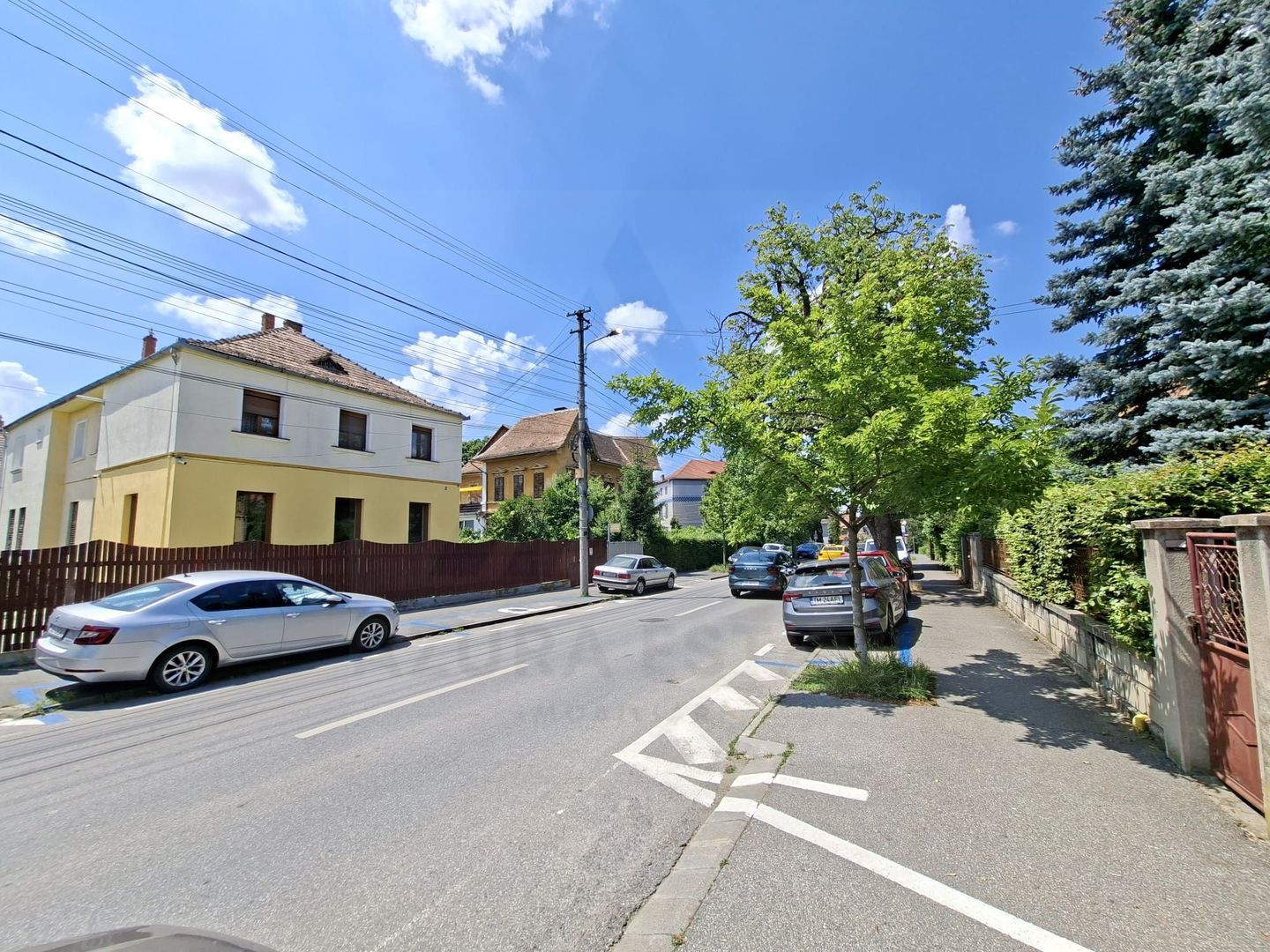 Casa individuala 185 mp utili S + P + E garaj si teren 777 mp Central