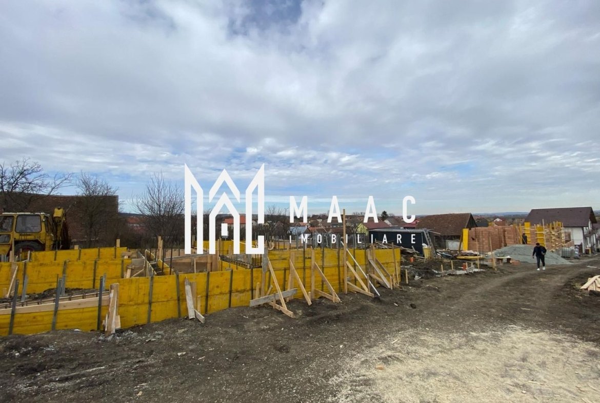 Casă Tip Duplex | 4 Camere | 2 Balcoane | Terasă | Șura Mică
