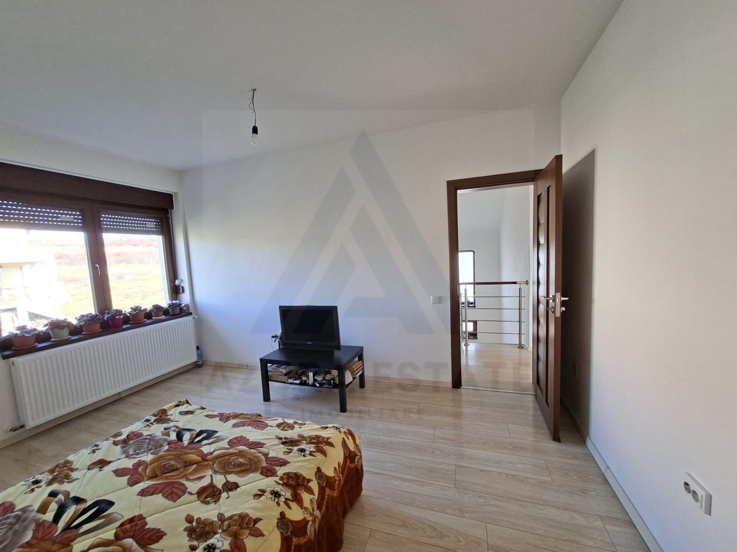 Casa intabulata 5 camere 2 bai si curte generoasa in Bavaria Park
