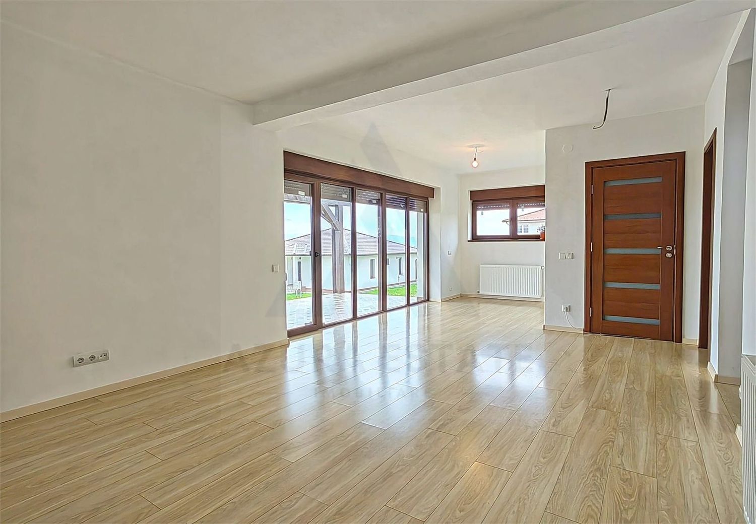 Casa intabulata 5 camere 2 bai si curte generoasa in Bavaria Park