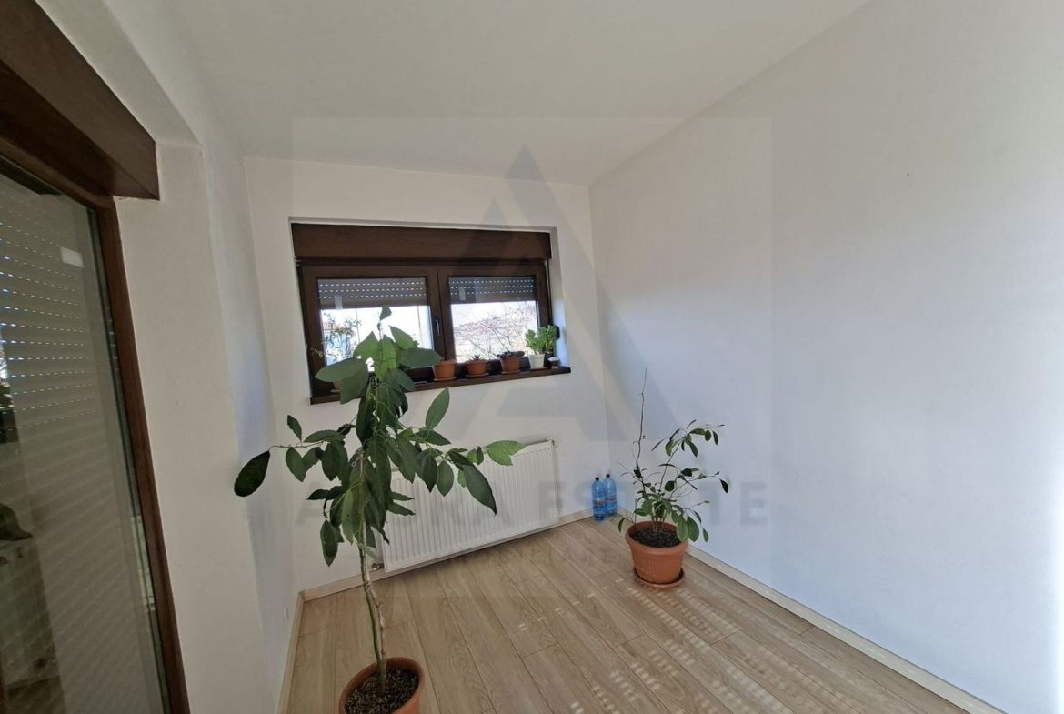 Casa intabulata 5 camere 2 bai si curte generoasa in Bavaria Park