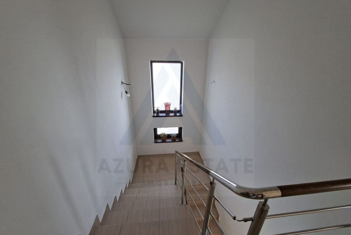 Casa intabulata 5 camere 2 bai si curte generoasa in Bavaria Park
