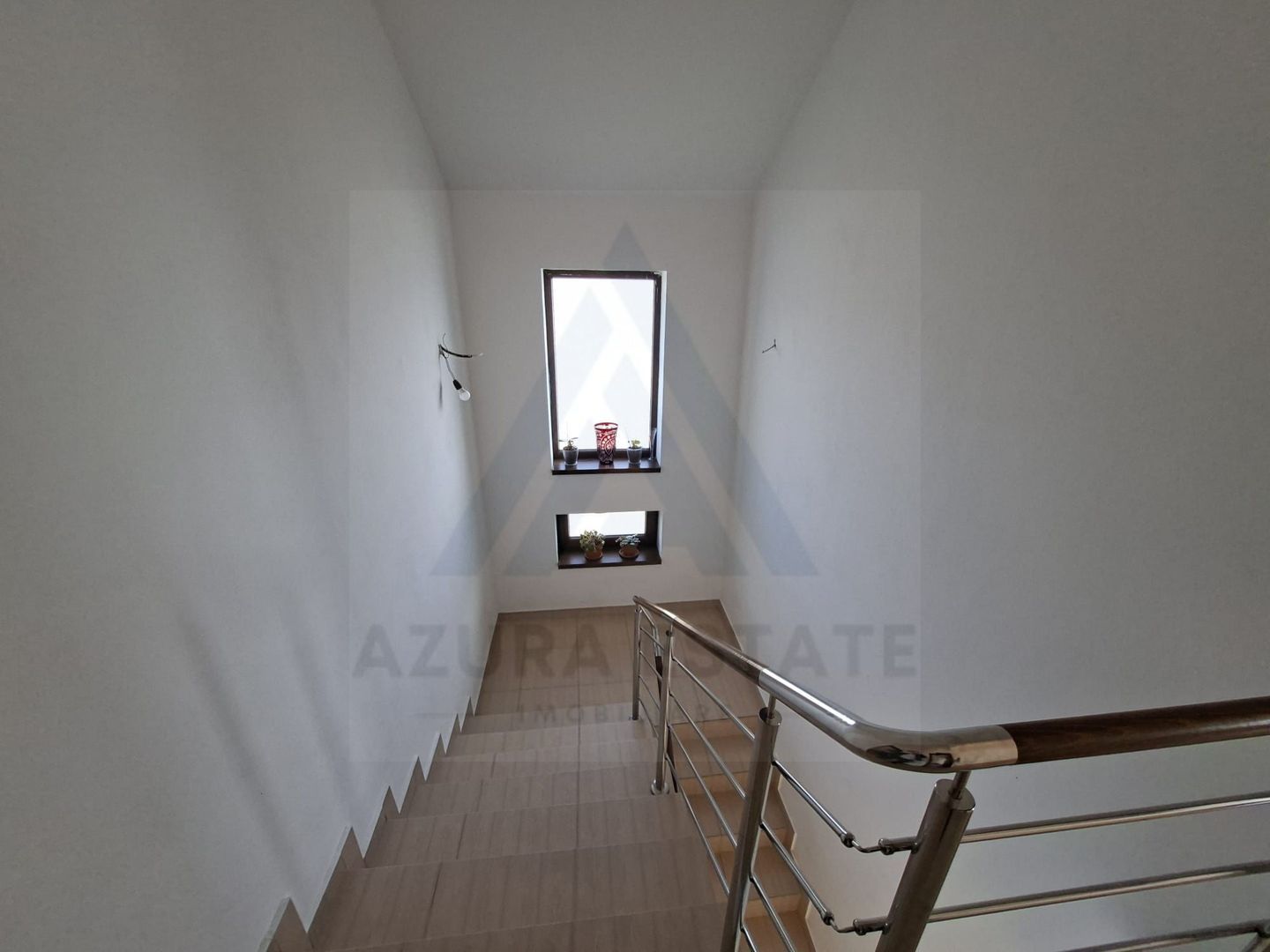 Casa intabulata 5 camere 2 bai si curte generoasa in Bavaria Park