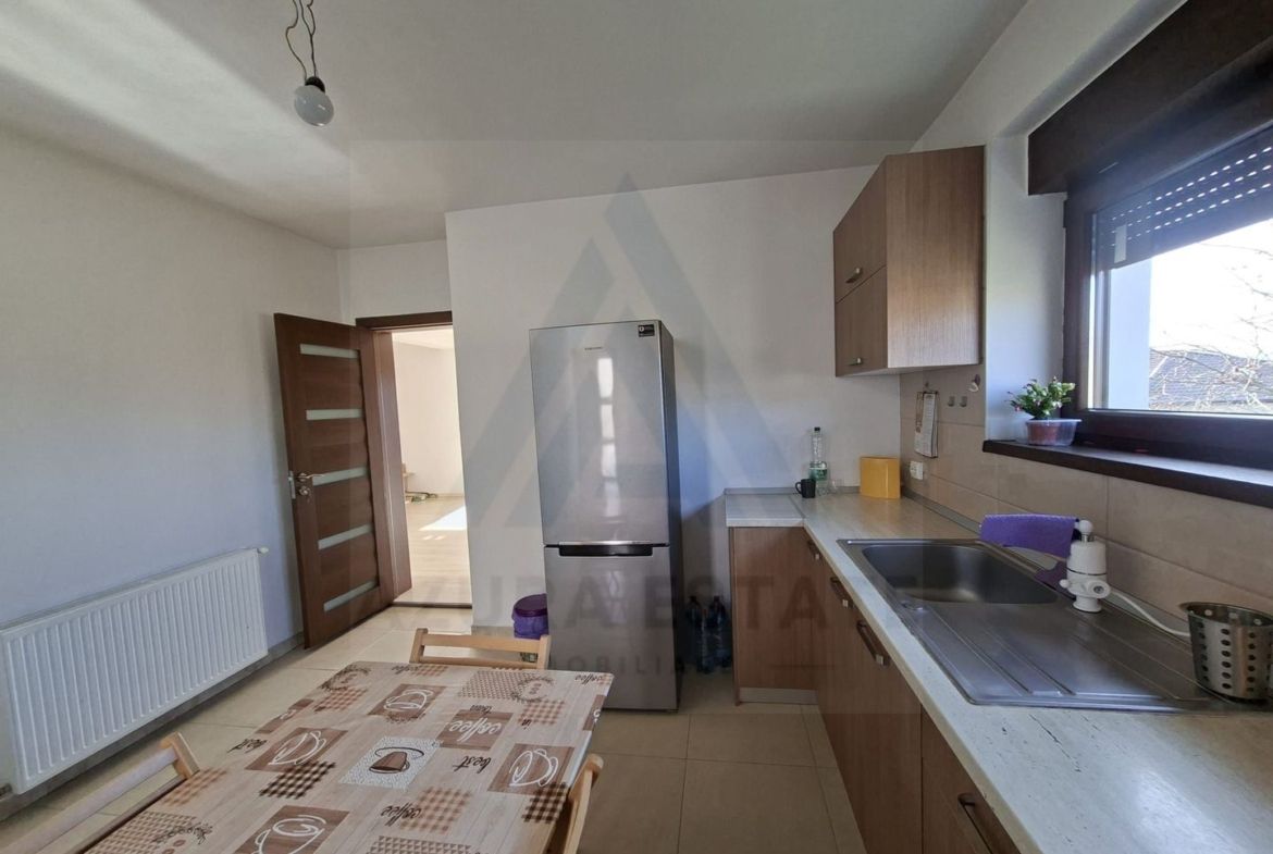 Casa intabulata 5 camere 2 bai si curte generoasa in Bavaria Park