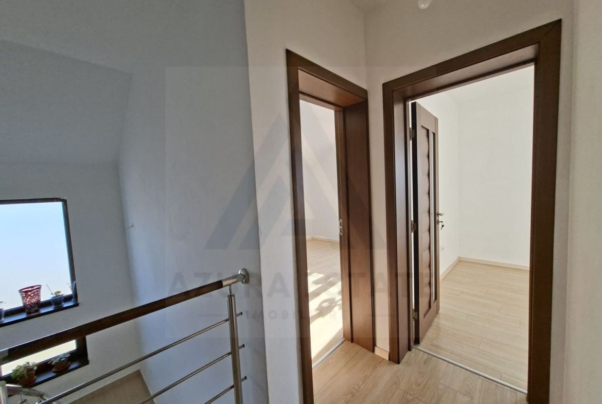 Casa intabulata 5 camere 2 bai si curte generoasa in Bavaria Park