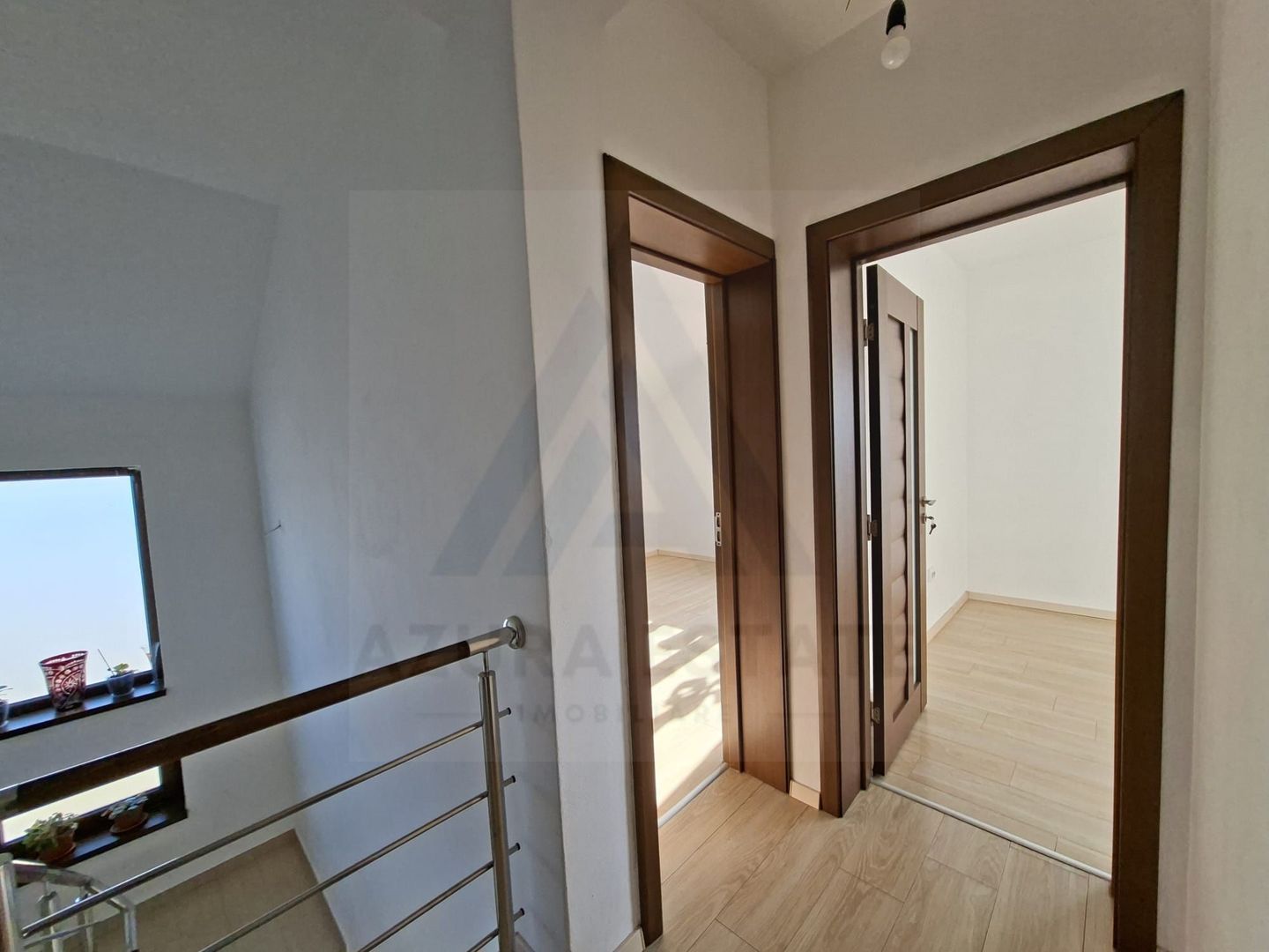 Casa intabulata 5 camere 2 bai si curte generoasa in Bavaria Park