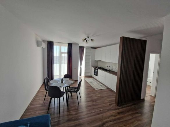 Proprietar inchiriez apartament 2 camera decomandat si loc de parcare