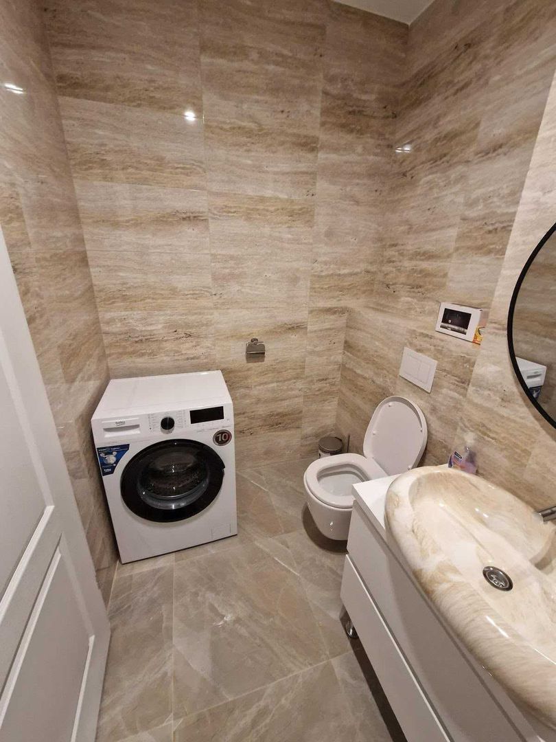 Proprietar inchiriez apartament 2 camera decomandat si loc de parcare