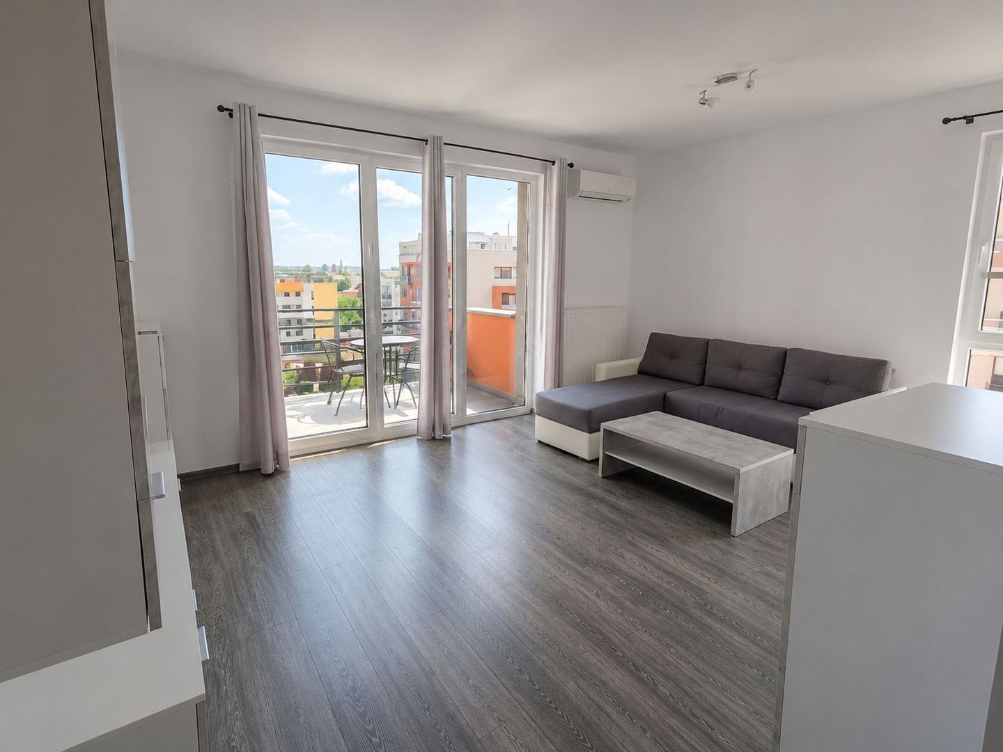 Apartament 2 camere decomandat cu parcare subterană – Complex Iris 7,
