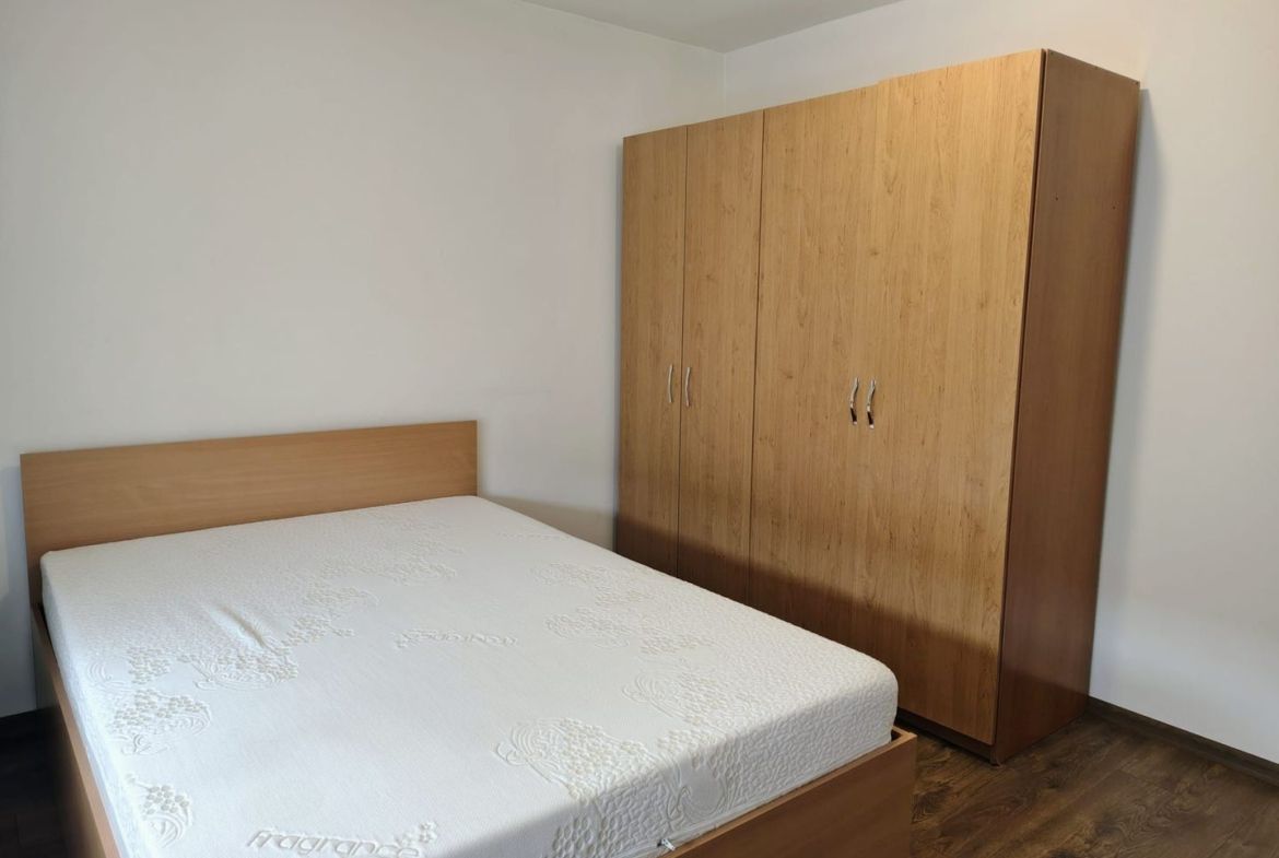 De inchiriat:  apartament, 2 camere Oradea. 340 E/luna. Comision 50%