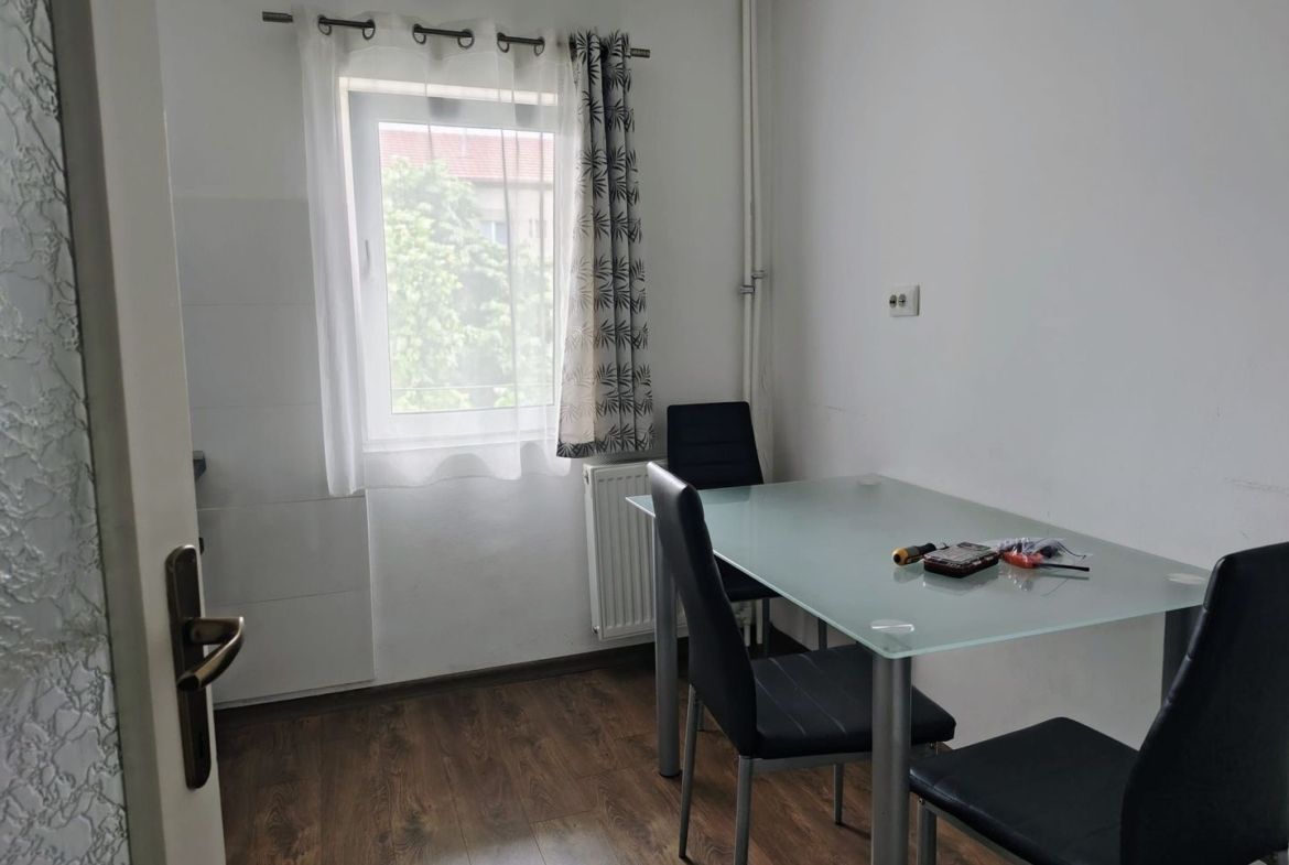 De inchiriat:  apartament, 2 camere Oradea. 340 E/luna. Comision 50%
