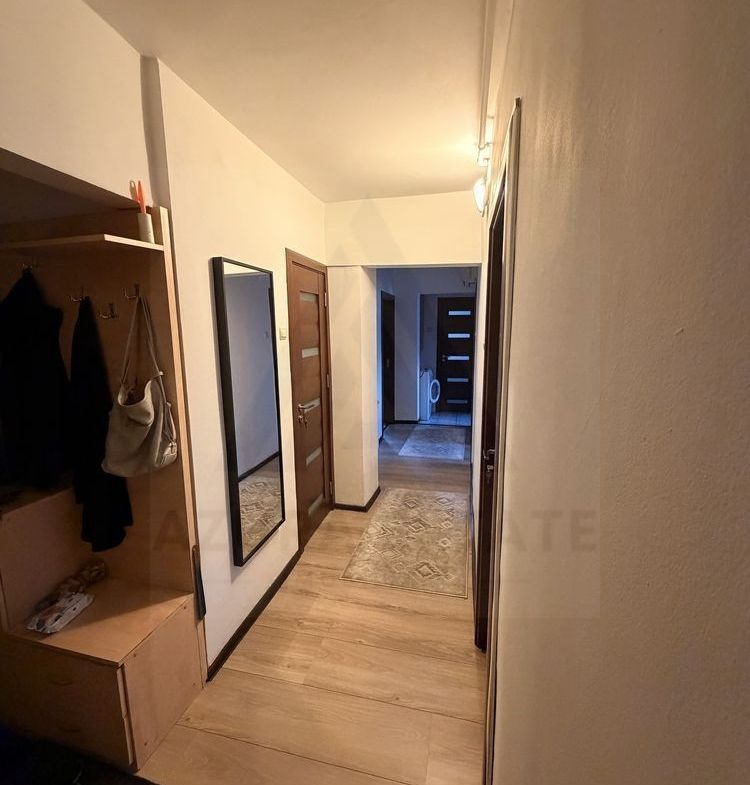 Apartament 4 camere 75 mp cu  balcon si pivnita pe b-dul Mihai Viteazu