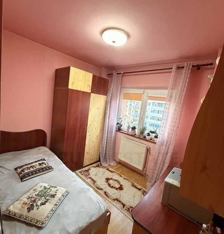 Apartament 4 camere 75 mp cu  balcon si pivnita pe b-dul Mihai Viteazu
