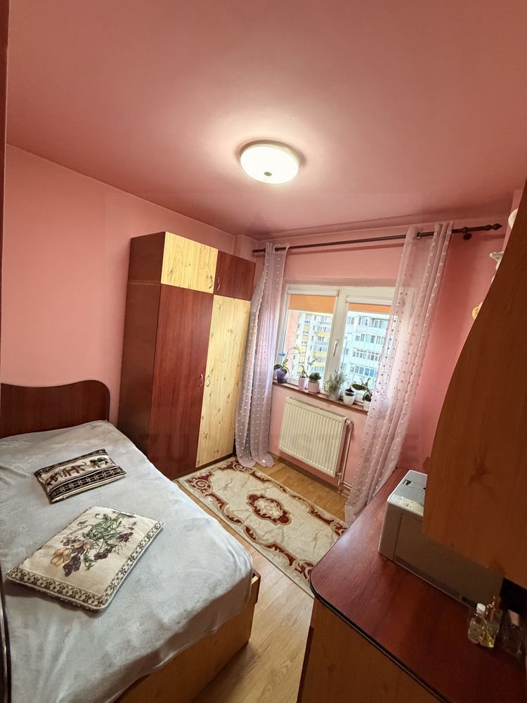 Apartament 4 camere 75 mp cu  balcon si pivnita pe b-dul Mihai Viteazu