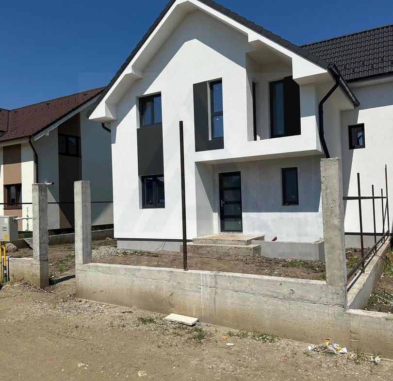 Casă tip duplex curte 350 mp 120 mp utili terasa 22 mp Sura Mare
