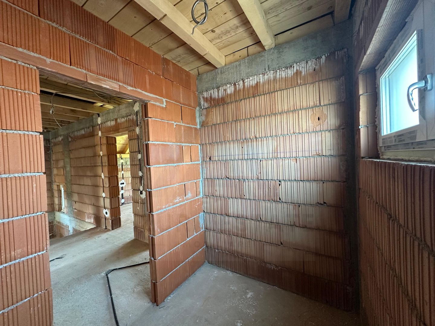 Casă tip duplex curte 350 mp 120 mp utili terasa 22 mp Sura Mare