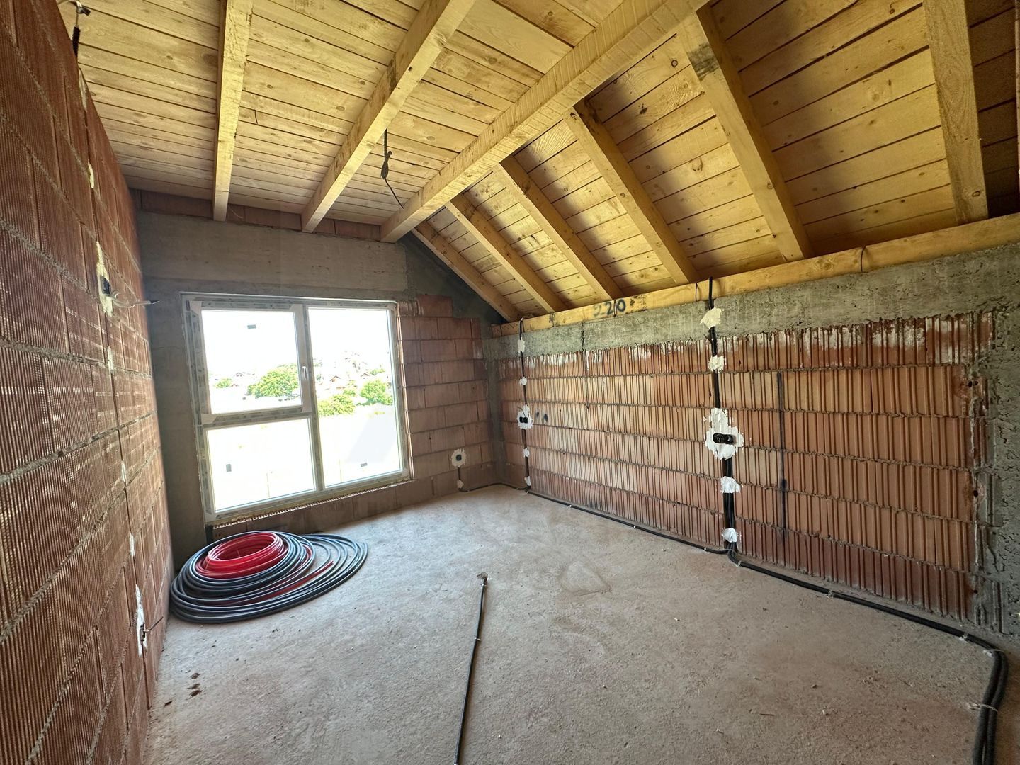 Casă tip duplex curte 350 mp 120 mp utili terasa 22 mp Sura Mare