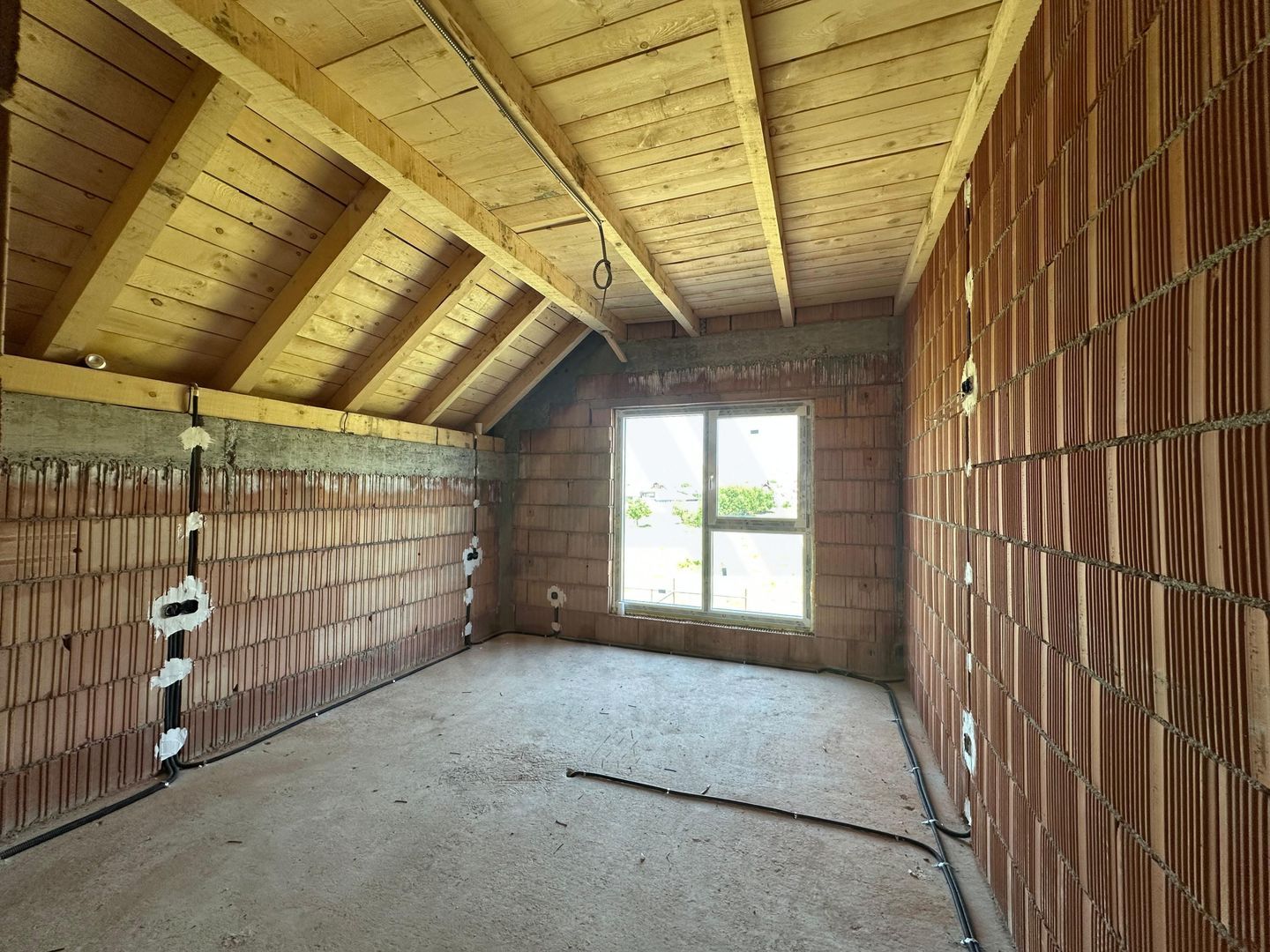 Casă tip duplex curte 350 mp 120 mp utili terasa 22 mp Sura Mare