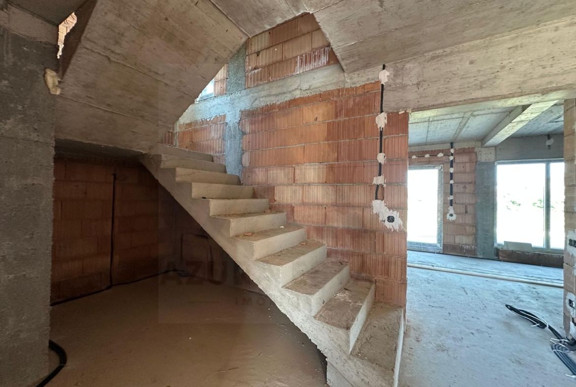 Casă tip duplex curte 350 mp 120 mp utili terasa 22 mp Sura Mare
