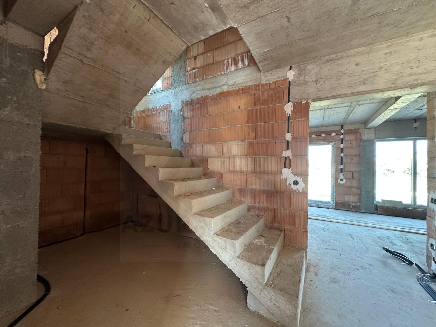 Casă tip duplex curte 350 mp 120 mp utili terasa 22 mp Sura Mare