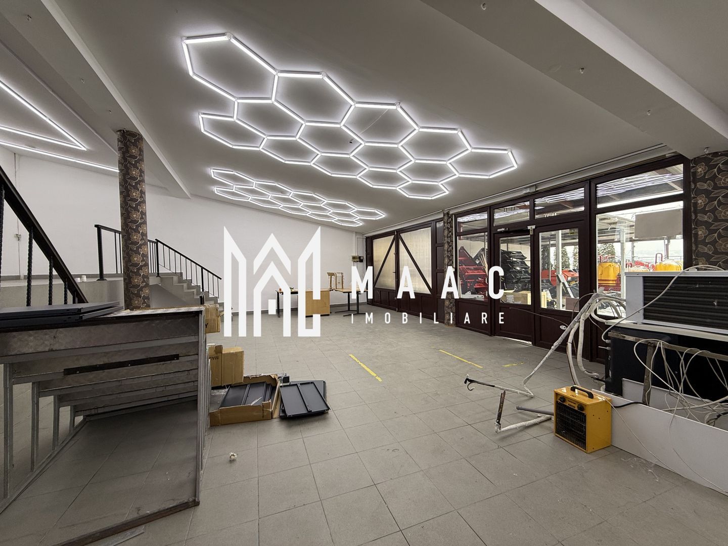 Spatiu comercial | La strada | 200 MP | Teren 300MP | Vestem