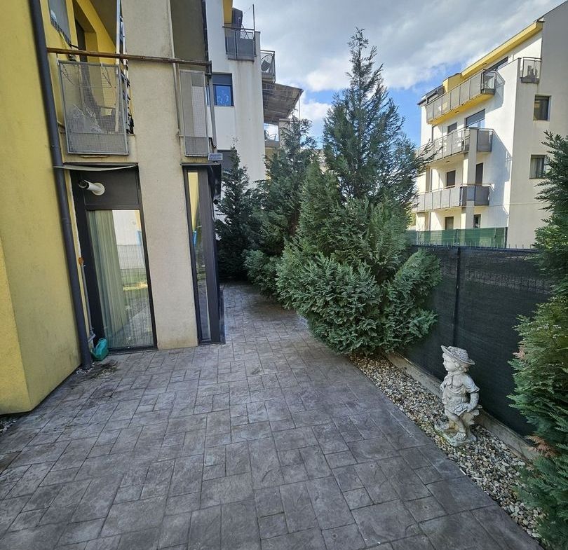 Apartament LUX cu 2 camere și curte privată 140 mp – Dumbrăvița