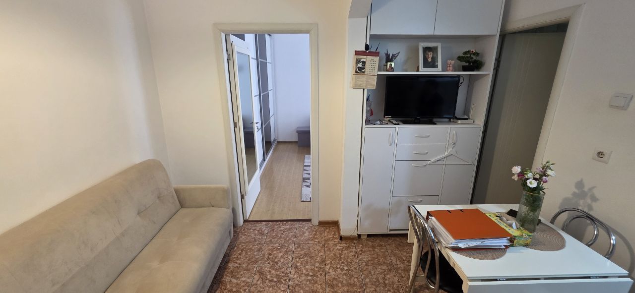 Garsonieră decomandată de vânzare Dristor  mobilată și utilata
