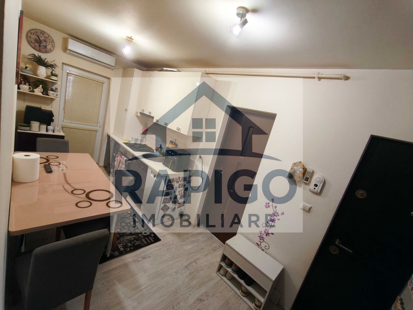 Apartament 2 camere decomandat de vânzare