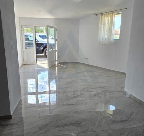 Spatiu comercial open space cu grup sanitar 120 mp utili Turnisor