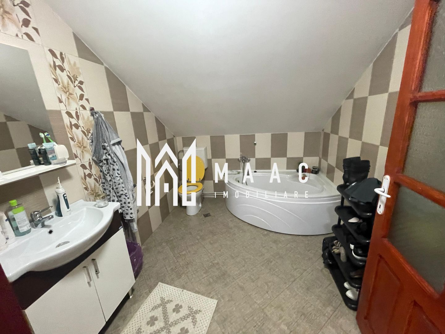 Casă individuală | 4 dormitoare | Garaj | 250 mp teren | Șelimbăr