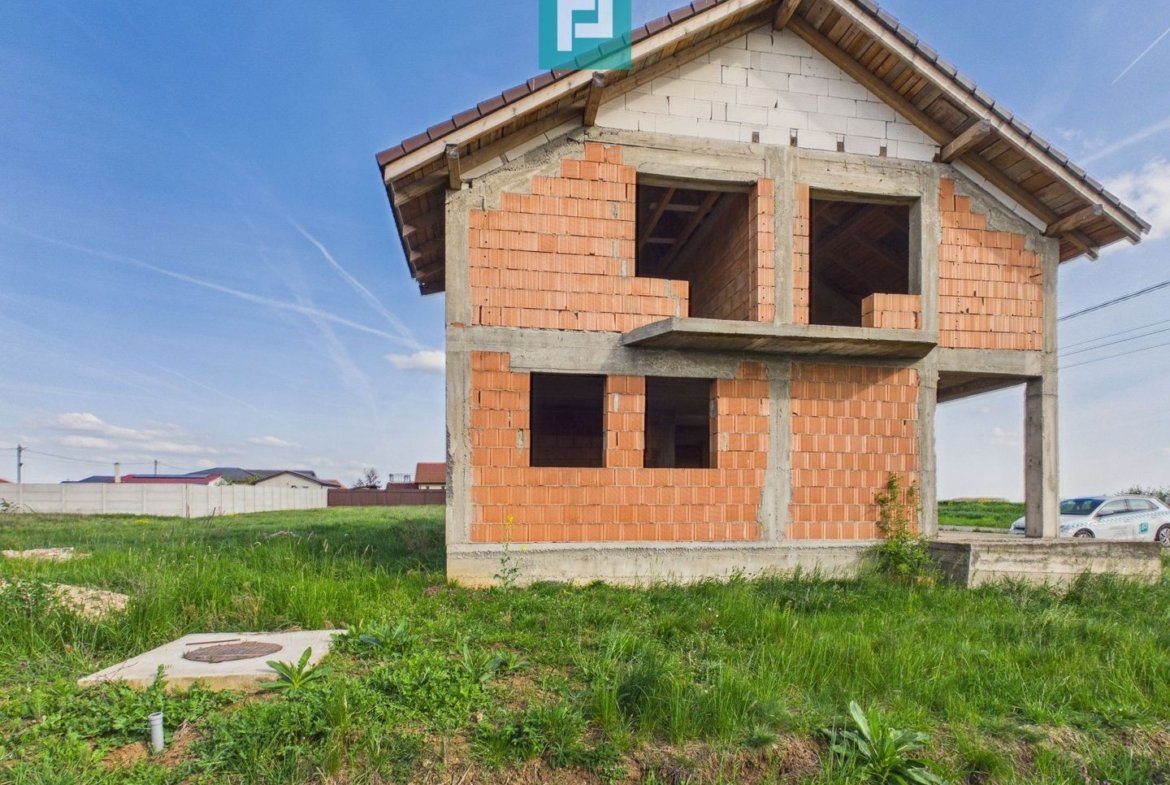Casă la roșu cu  6 camere,  teren 500 mp în Aluniș