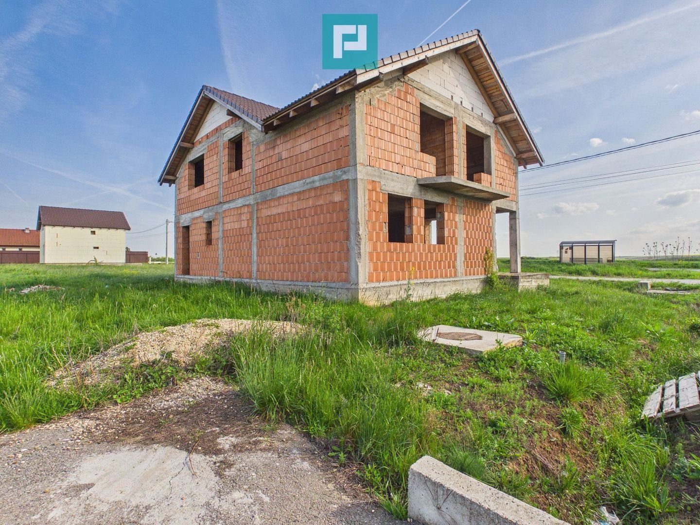 Casă la roșu cu  6 camere,  teren 500 mp în Aluniș