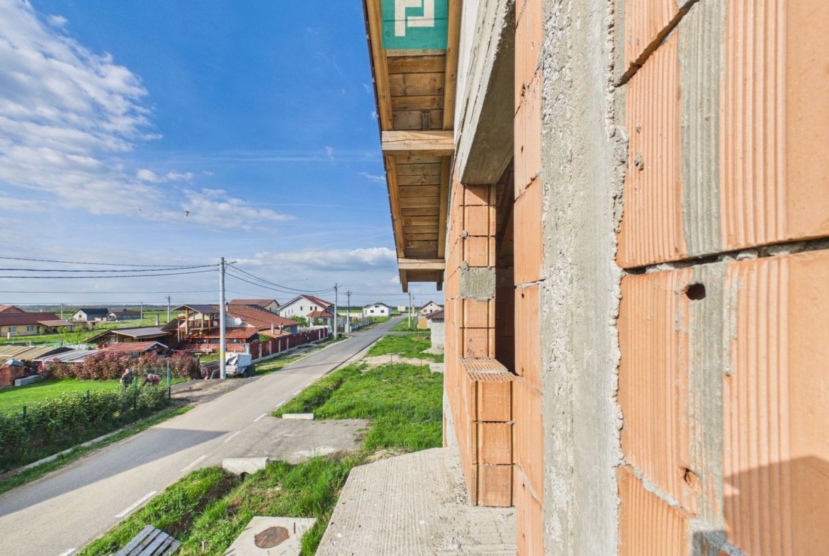 Casă la roșu cu  6 camere,  teren 500 mp în Aluniș