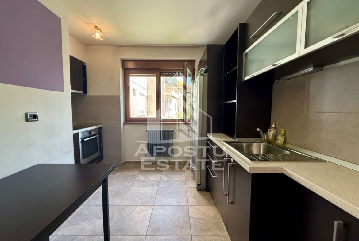Apartament 4 camere si garaj de vanzare, etaj 1, Medicina Timisoara