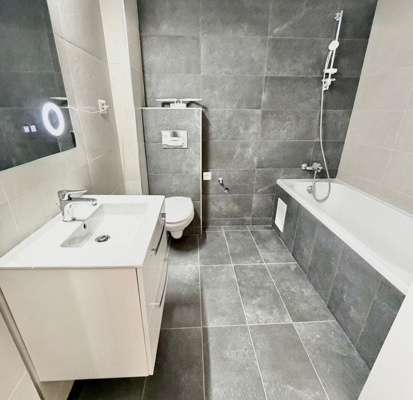 Garsoniera complet mobilata – bd. Timisoara 101N – loc parcare