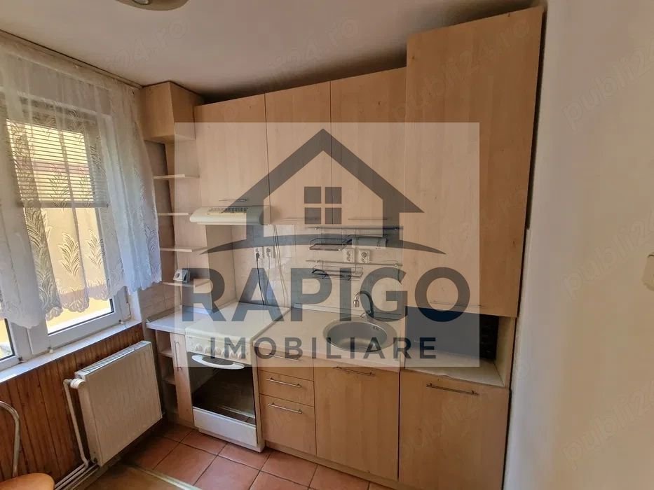 Apartament cu 2 camere decomandate, situat în zona Dacia