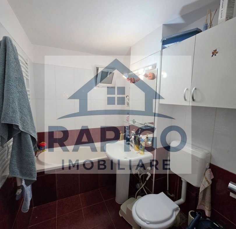 Vand apartament cu 4 camere aproape de centru