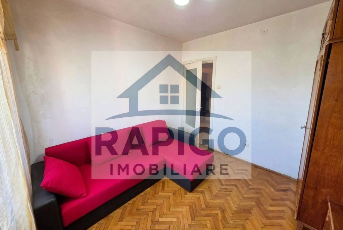 Vand apartament cu 2 camere decomandat in Calea Lipovei