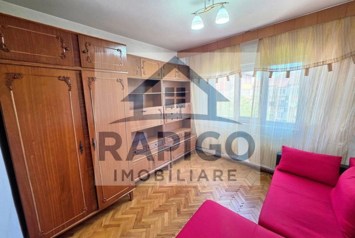 Vand apartament cu 2 camere decomandat in Calea Lipovei