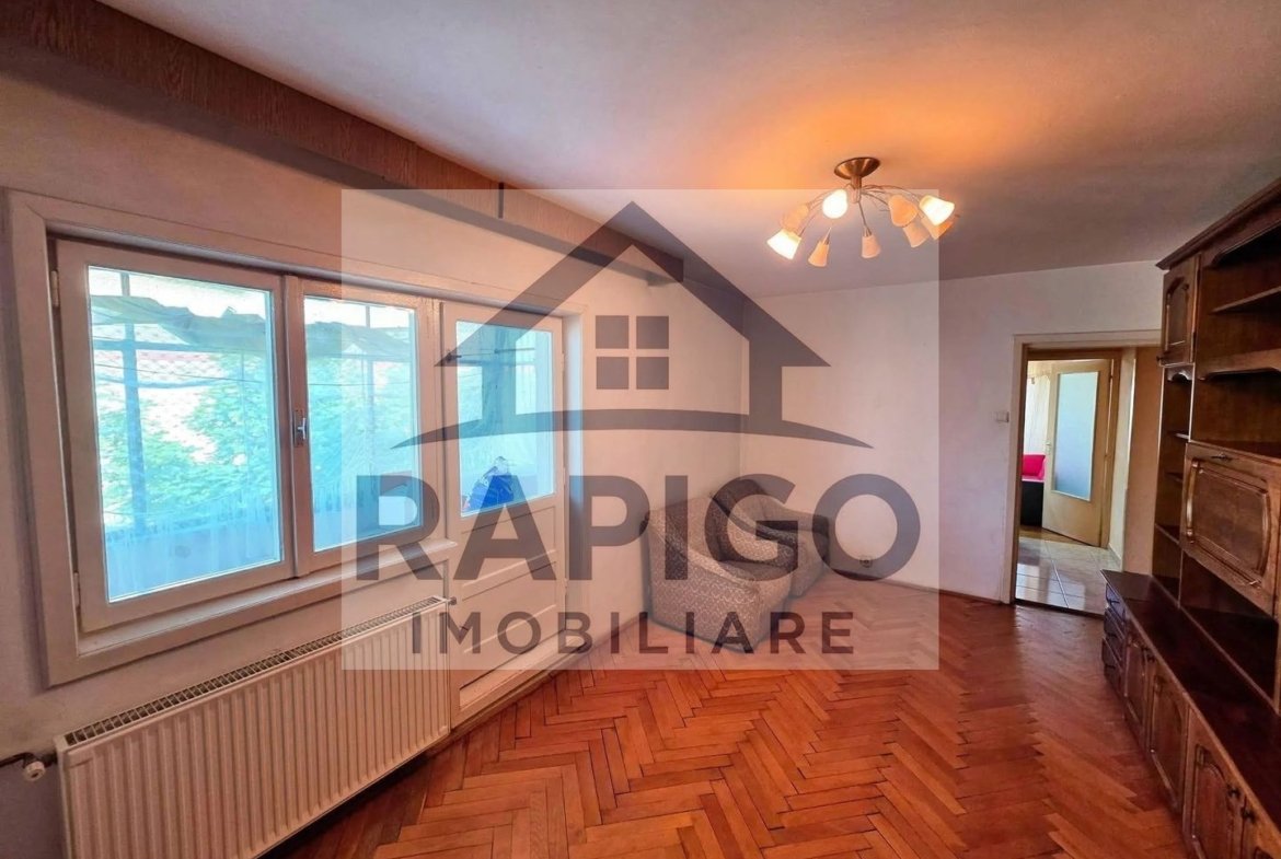 Vand apartament cu 2 camere decomandat in Calea Lipovei