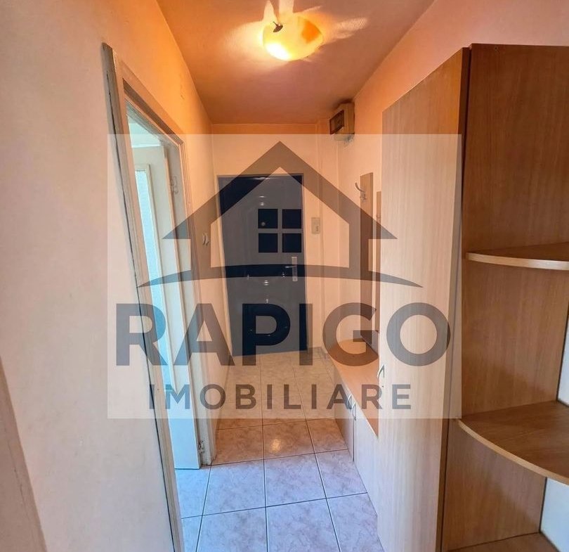Vand apartament cu 2 camere decomandat in Calea Lipovei