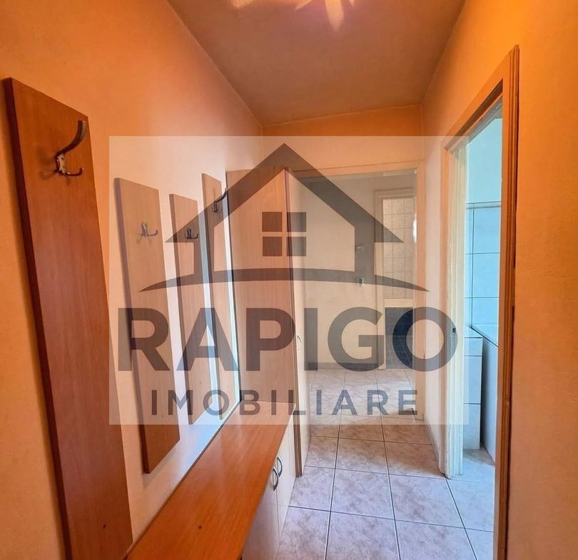 Vand apartament cu 2 camere decomandat in Calea Lipovei